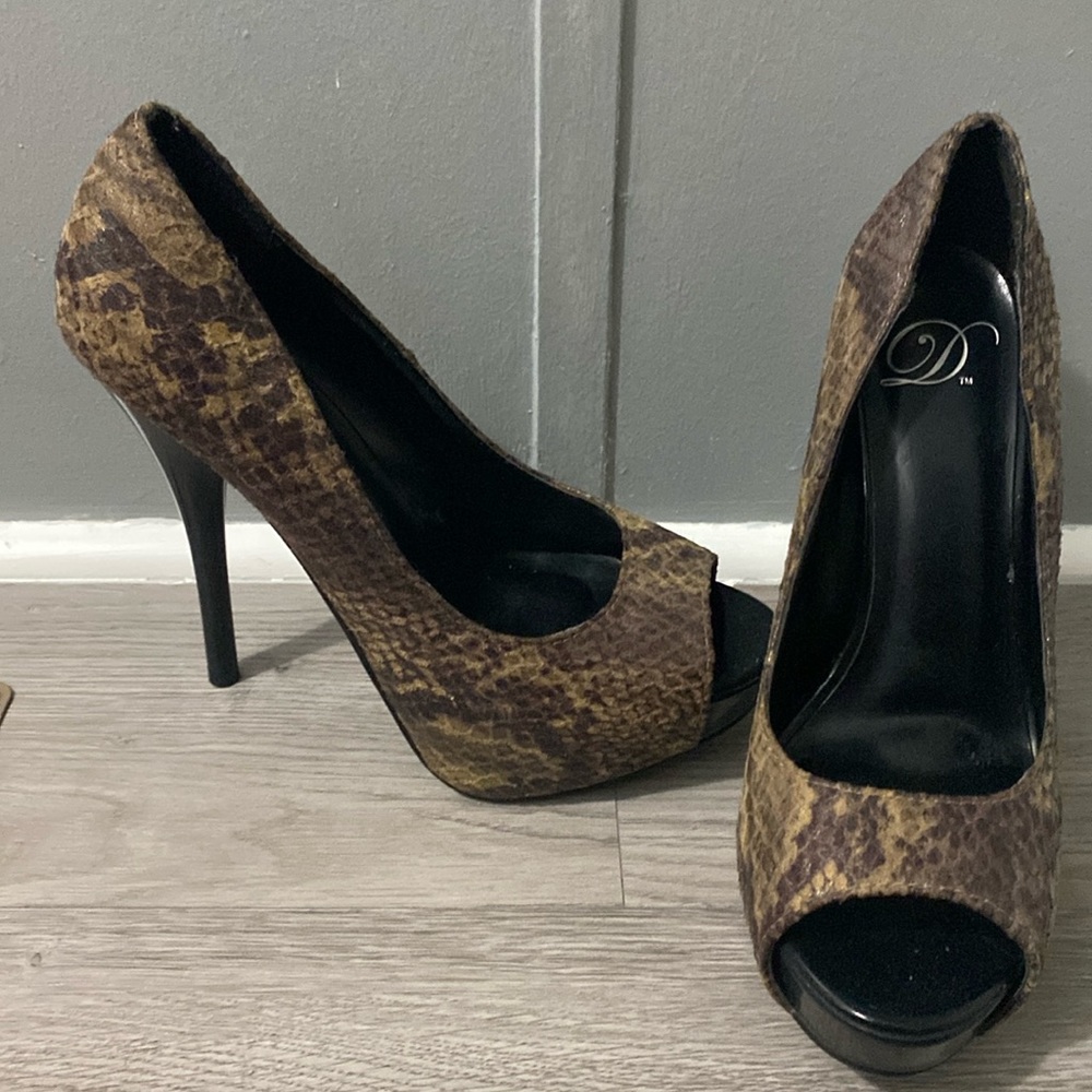 Heart in D Brown Snakeskin Peep-Toe Heels